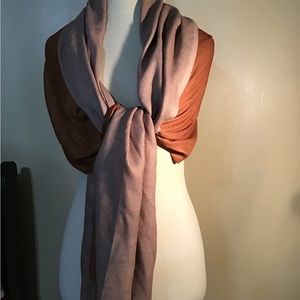 Woman’s new with tags pretty persuasions shawl/scarf reversible small flaw